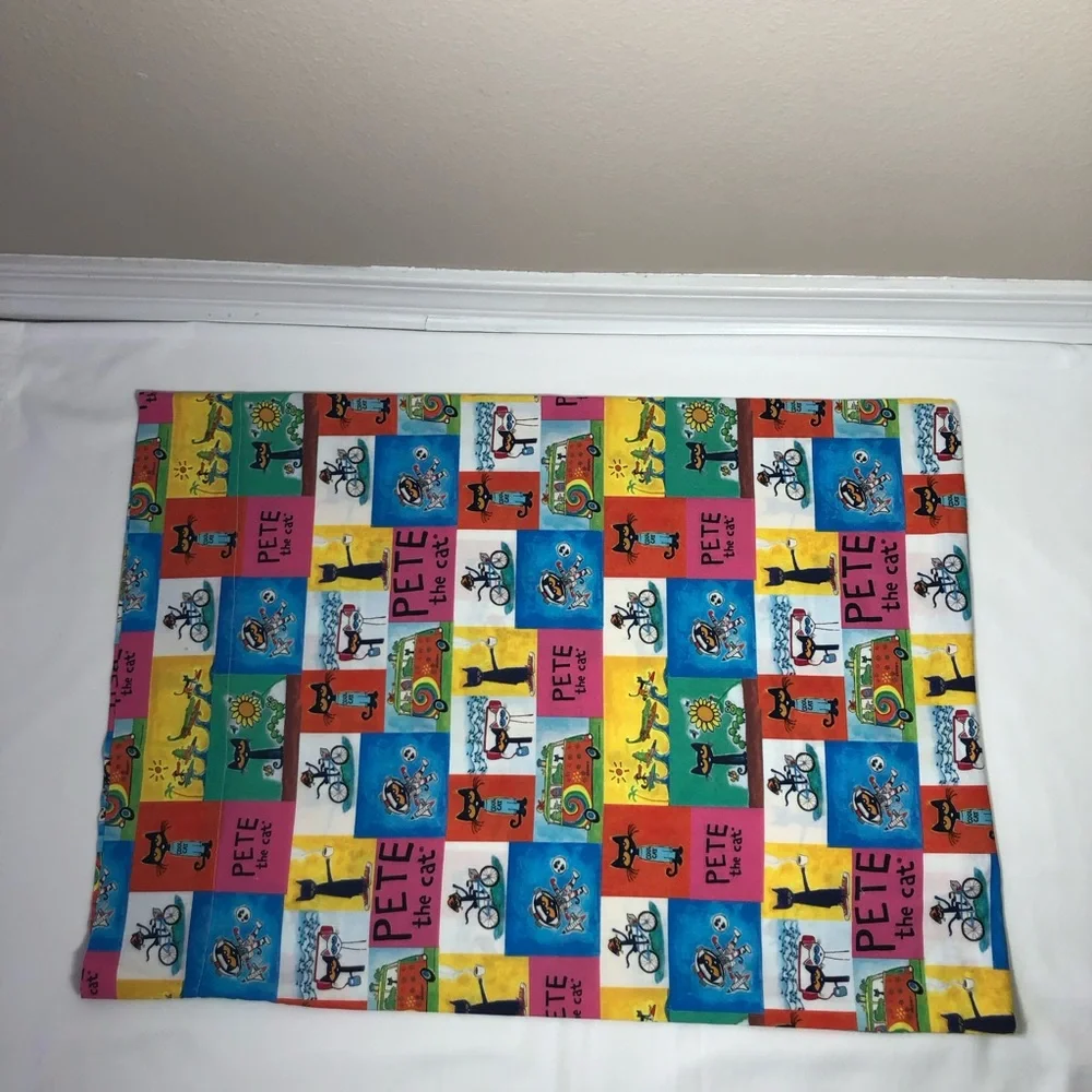 Set Of 2 Hand Made Cotton Multicolor Pet The Cat Standard Pillowcases